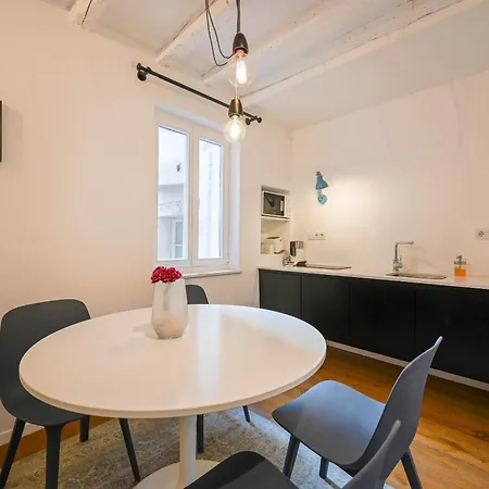 Charming Grisia 7 Апартаменты