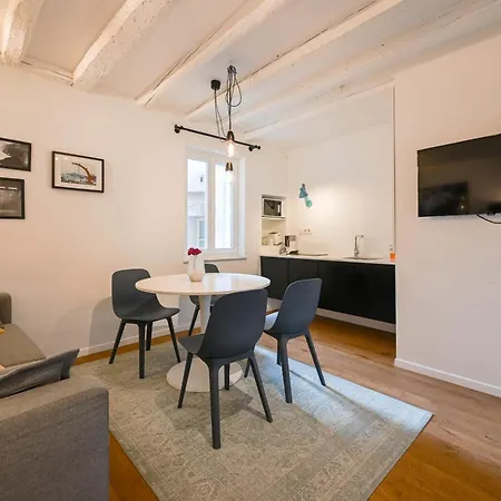 Charming Grisia 7 Апартаменты Ровинь